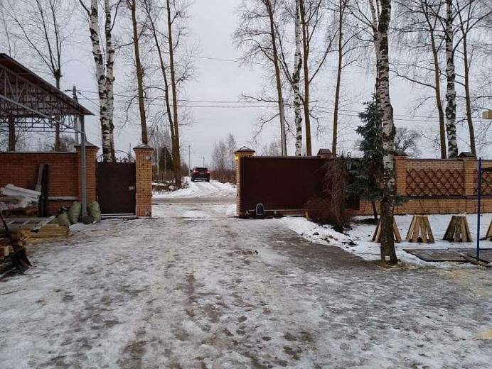 Откатные ворота в загородный дом Откатные ворота в загородный дом